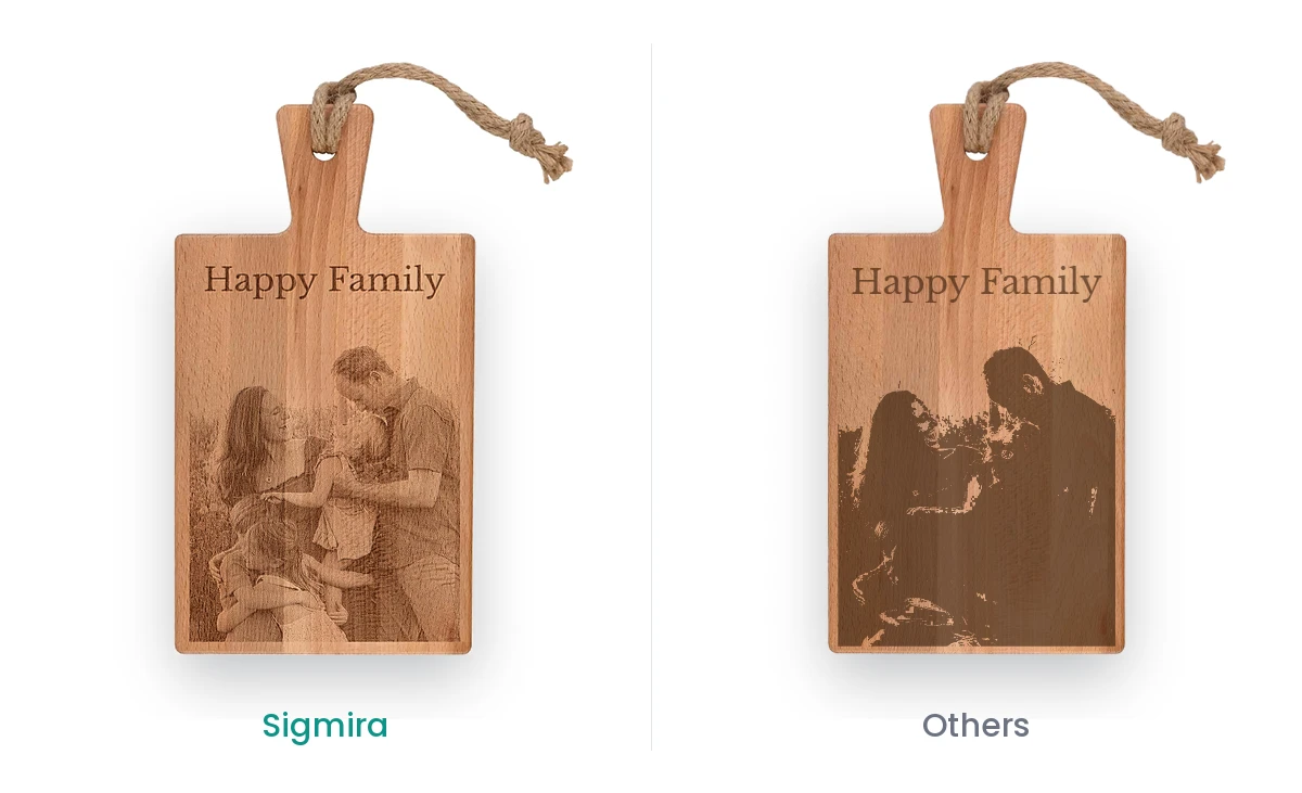 The same family photo engraved on a wooden cutting board: Sigmira's preview shows fine photo detail, the other preview reduces it to a dark silhouette